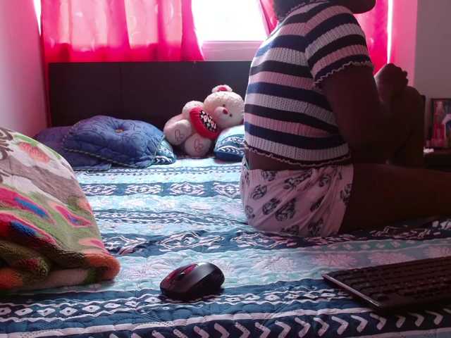 Live sex webcam photo for Daizy-cooper #273004268