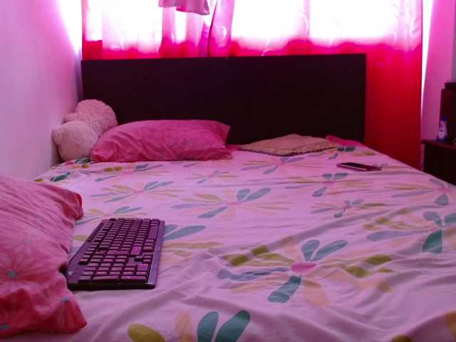 Live sex webcam photo for Daizy-cooper #273904791