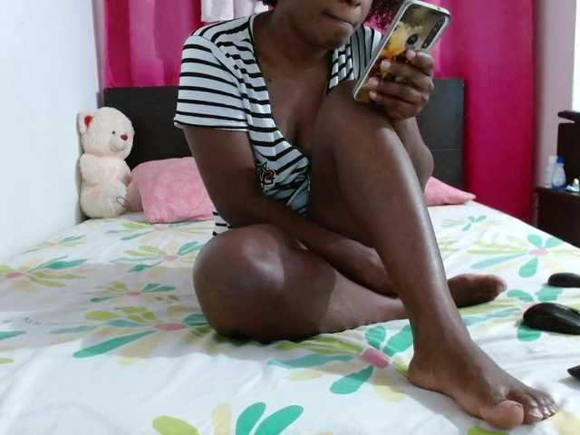 Live sex webcam photo for Daizy-cooper #273915613