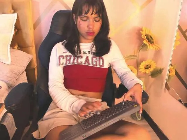 Live sex webcam photo for Dakashyten #292717376