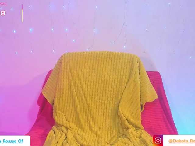 Live sex webcam photo for DakotaRosee #292238465