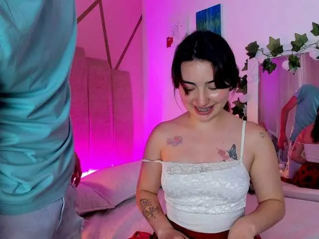 Live sex webcam photo for Damian-n-Maya #290939140