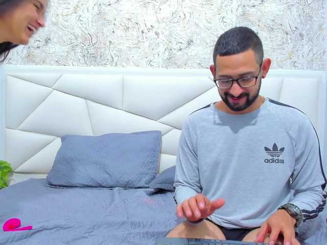 Live sex webcam photo for DamianAndKim #272618258