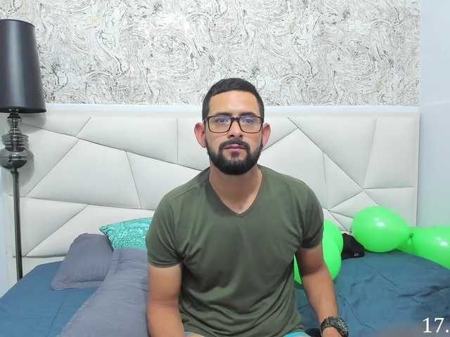 Live sex webcam photo for DamianAndKim #272776515