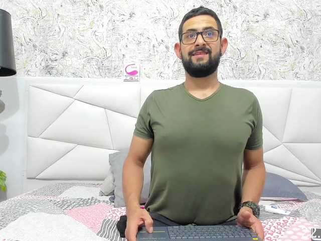 Live sex webcam photo for DamianAndKim #272831069