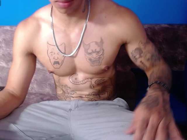 Live sex webcam photo for Damon-badboy #276884286