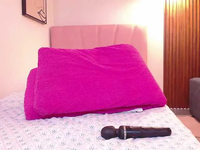 Live sex webcam photo for Daneshka-Heart #290695361