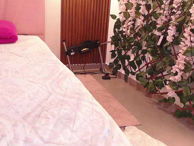 Live sex webcam photo for Daneshka-Heart #291097340