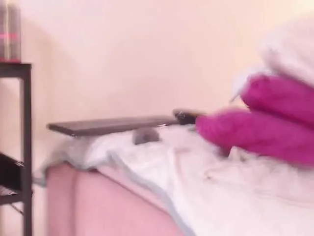 Live sex webcam photo for Daneshka-Heart #291625761