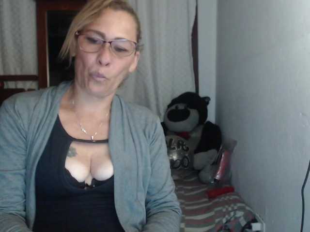 Live sex webcam photo for Daniela-Hot1 #272638098