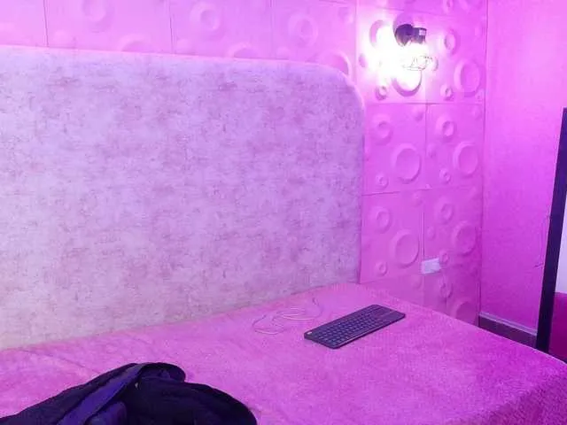 Live sex webcam photo for Danielaa-a #292065671