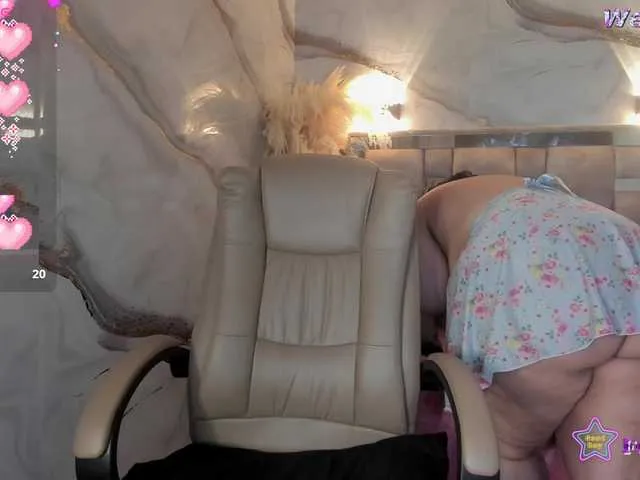 Live sex webcam photo for Danielaa-a #293798411