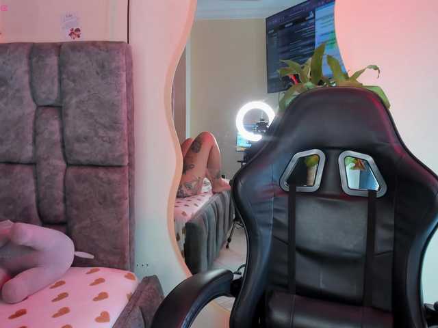 Live sex webcam photo for Danielasexya #292072354