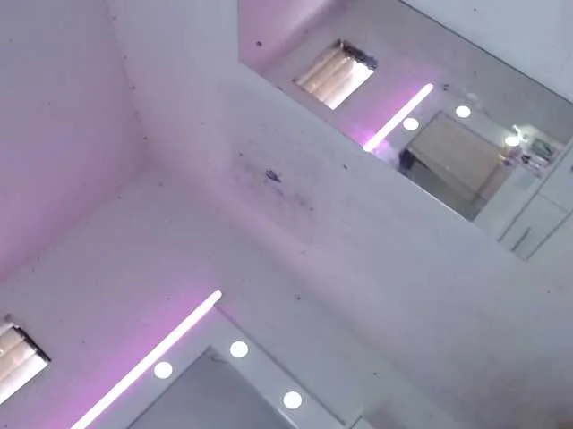 Live sex webcam photo for Danielaxxx1 #290877222