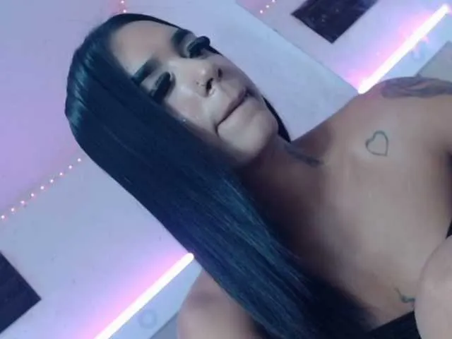 Live sex webcam photo for Danielaxxx1 #290934739