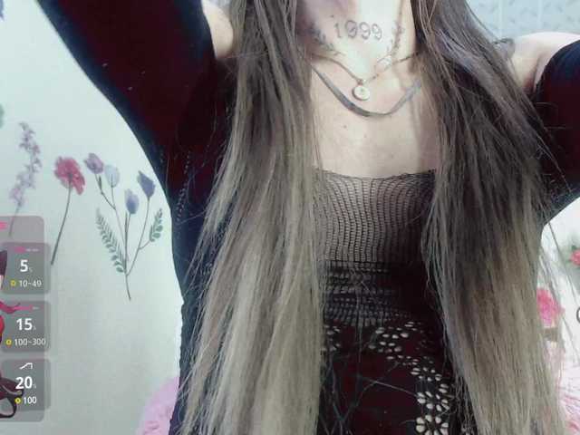 Live sex webcam photo for Danna199 #291234740