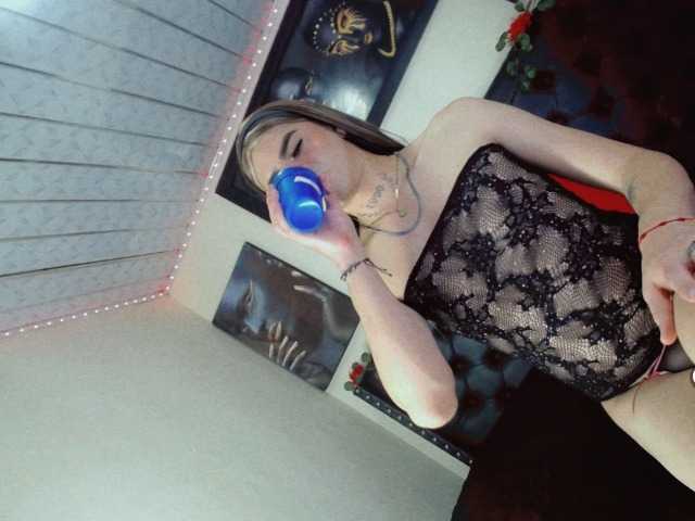 Live sex webcam photo for Danna199 #291349567