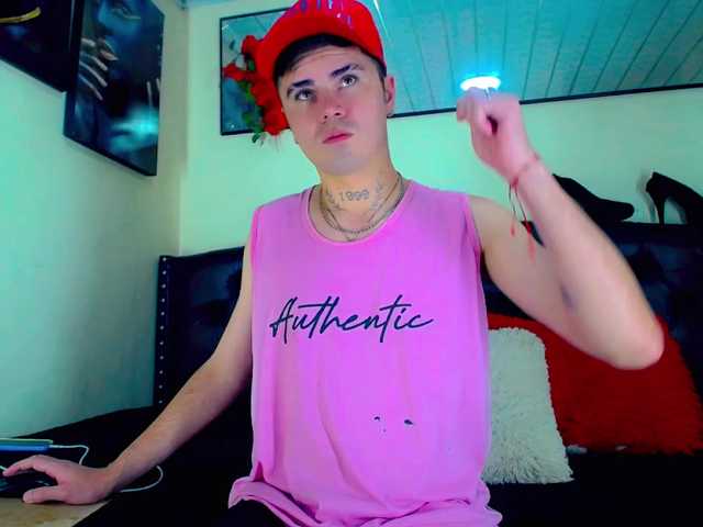 Live sex webcam photo for Danna199 #292221980