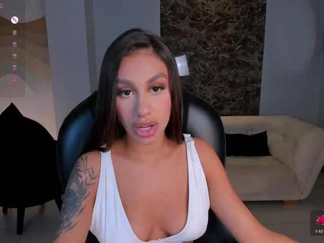 Live sex webcam photo for DannaCruz #290328701