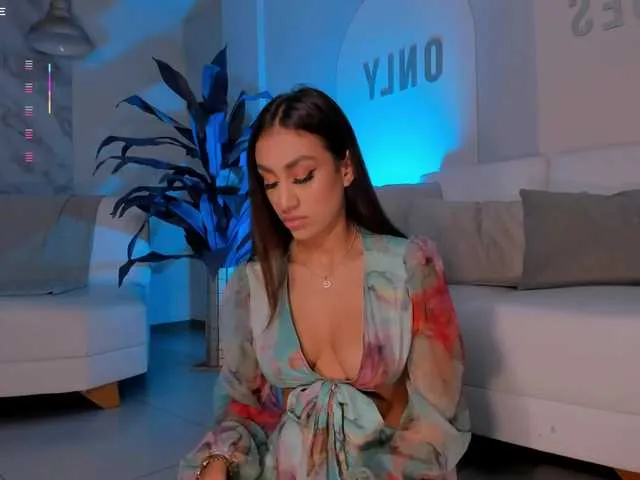 Live sex webcam photo for DannaCruz #290655917