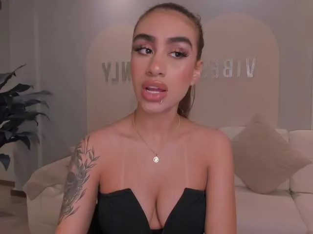 Live sex webcam photo for DannaCruz #291365104