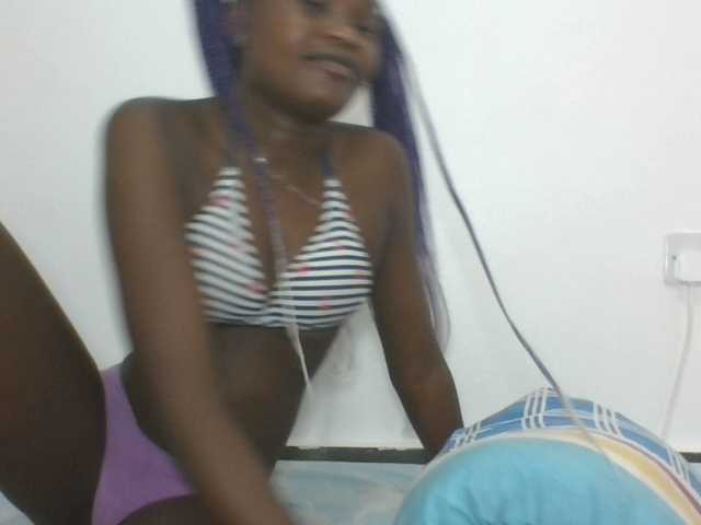 Live sex webcam photo for Darberry21 #290907577