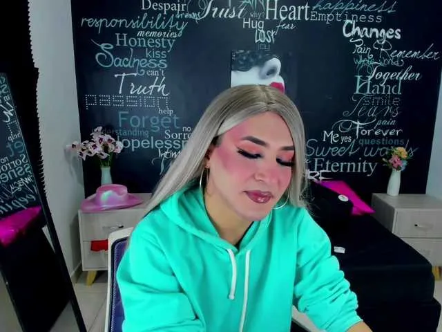 Live sex webcam photo for Dariannadigio #290305731