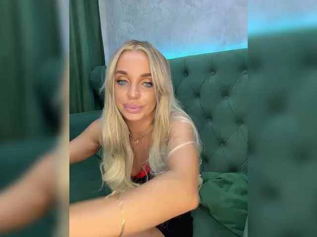 Live sex webcam photo for DarinaUK #291050077