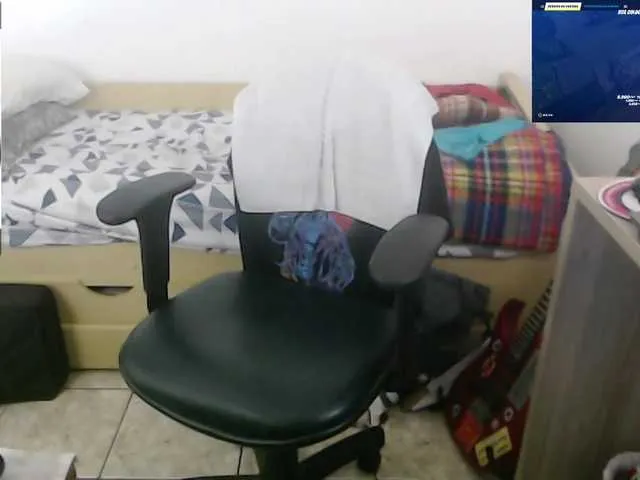 Live sex webcam photo for DarkRosa #275555769