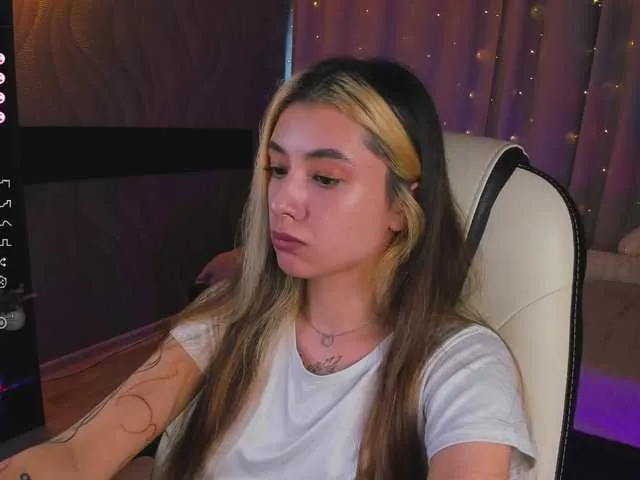 Live sex webcam photo for DarlaBelle #290634661