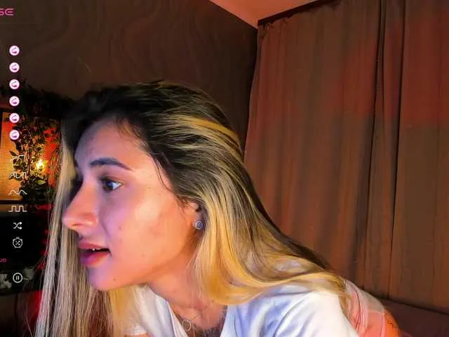 Live sex webcam photo for DarlaBelle #291437953