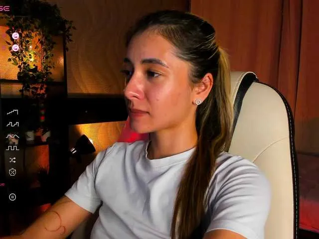 Live sex webcam photo for DarlaBelle #291445405