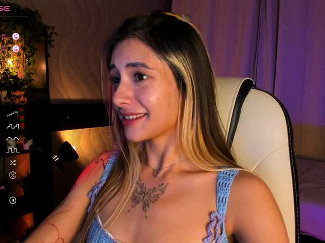 Live sex webcam photo for DarlaBelle #291479033