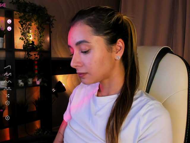 Live sex webcam photo for DarlaBelle #291486328