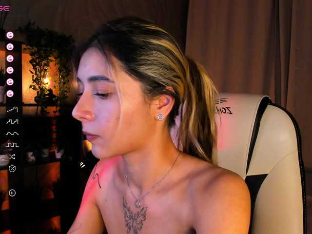 Live sex webcam photo for DarlaBelle #291493509