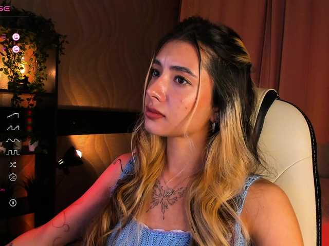 Live sex webcam photo for DarlaBelle #291547409