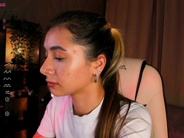 Live sex webcam photo for DarlaBelle #291627991