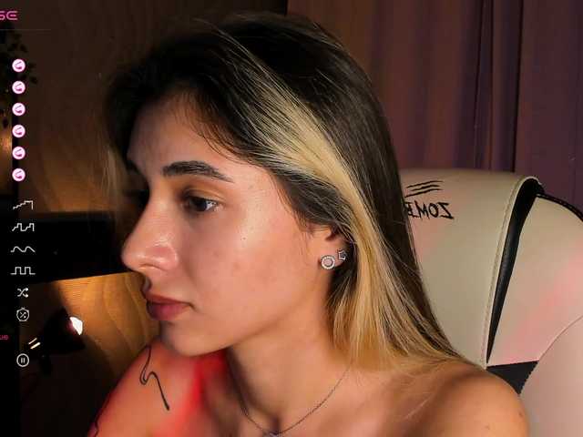 Live sex webcam photo for DarlaBelle #291654221