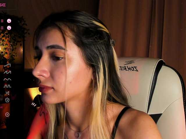 Live sex webcam photo for DarlaBelle #291706094