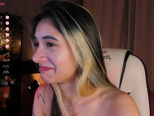 Live sex webcam photo for DarlaBelle #291738767