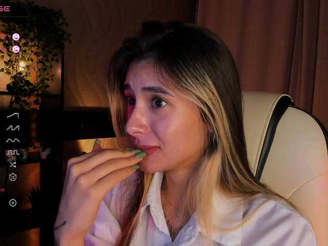 Live sex webcam photo for DarlaBelle #291764701