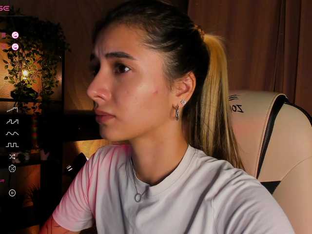 Live sex webcam photo for DarlaBelle #291771207