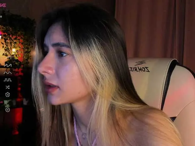 Live sex webcam photo for DarlaBelle #291870889