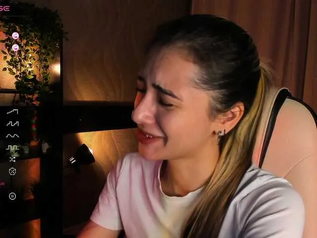 Live sex webcam photo for DarlaBelle #291946487