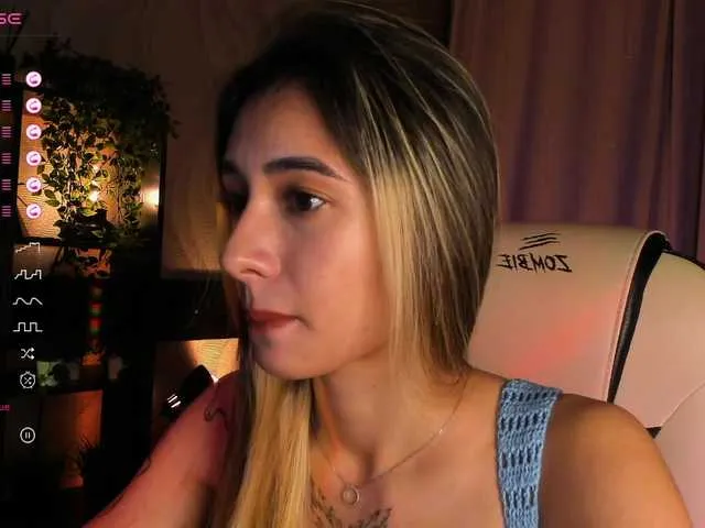 Live sex webcam photo for DarlaBelle #291953645