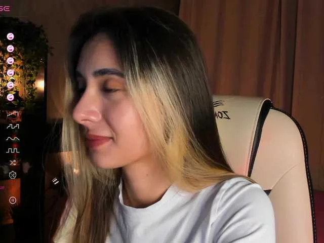 Live sex webcam photo for DarlaBelle #291972537