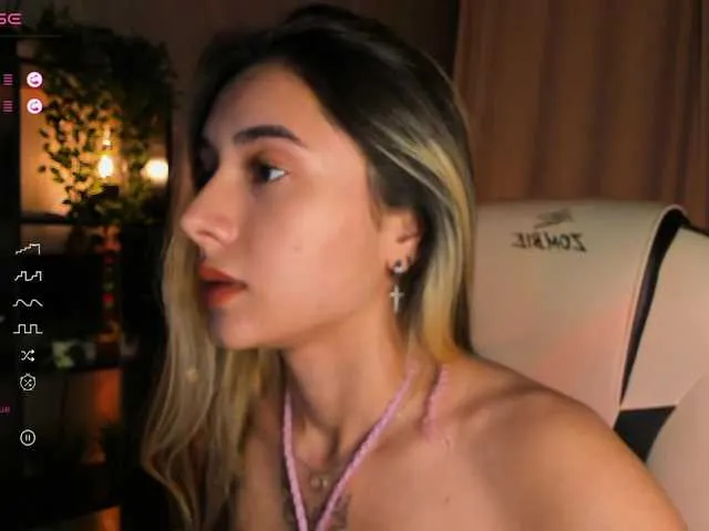 Live sex webcam photo for DarlaBelle #292039842