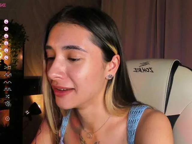 Live sex webcam photo for DarlaBelle #292047320