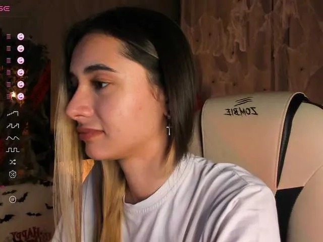 Live sex webcam photo for DarlaBelle #292094339