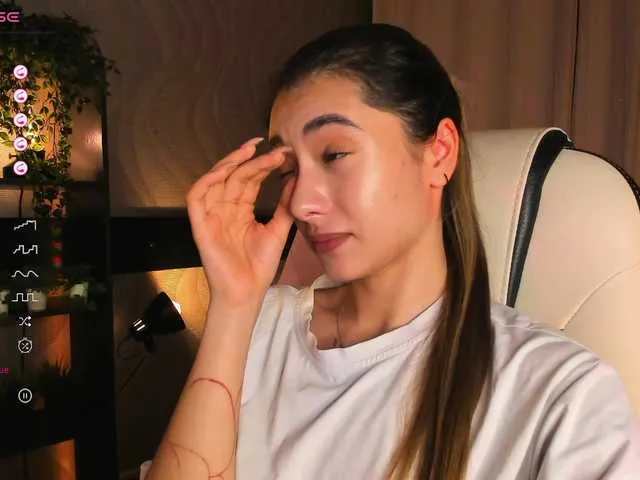 Live sex webcam photo for DarlaBelle #292233376